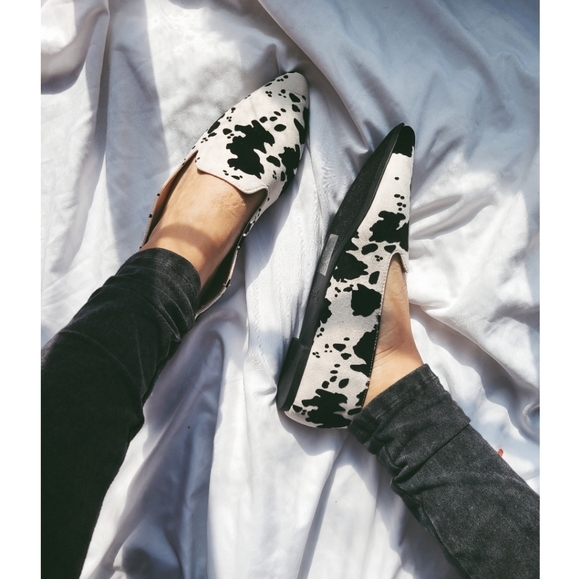 🚨The Dolly// cow print Flat vegan suede - Picture 2 of 4
